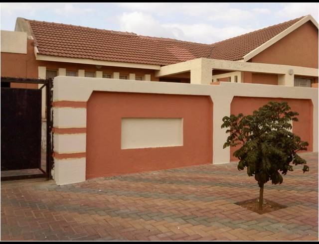 4 BEDROOM HOUSE FOR SALE IN FLORA PARK